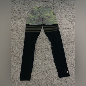 Bombshell sportswear camo pants